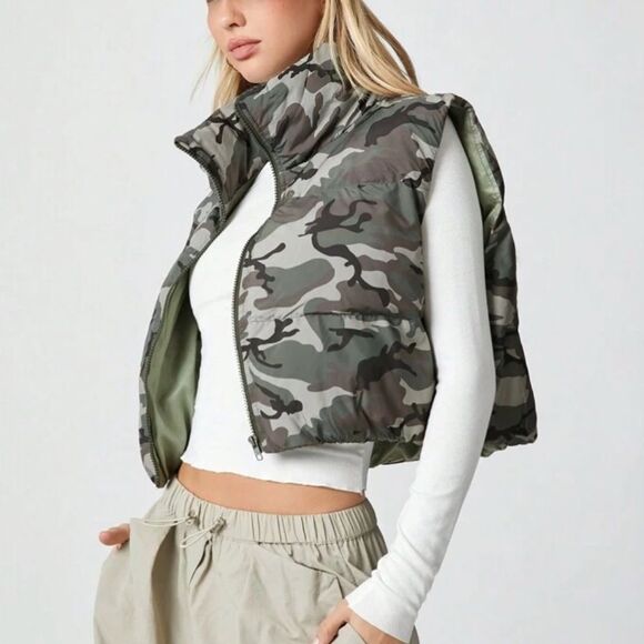 NWOT Camo Puffer Cropped Vest Medium - Picture 3 of 11